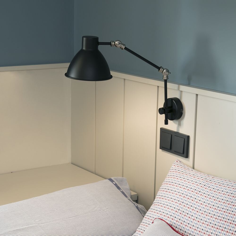 Schlichte Wandleuchte mit Lesearm Celia in schwarz E14