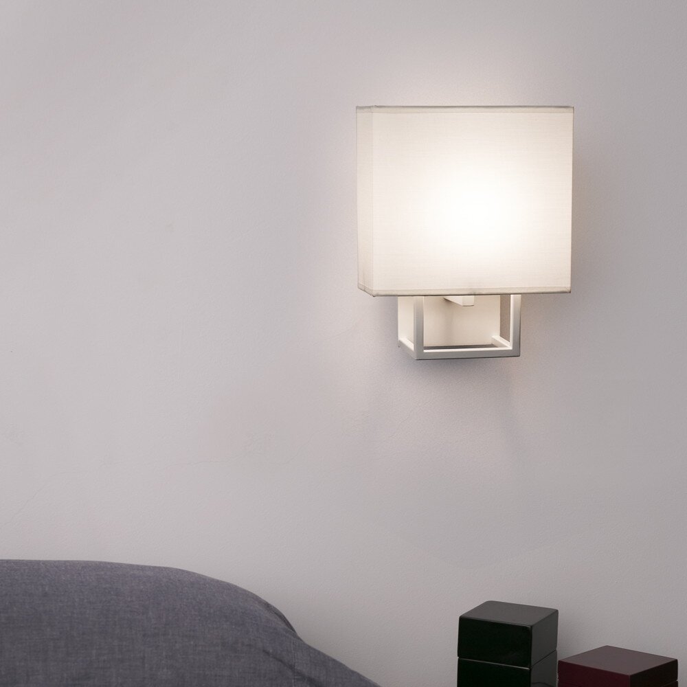 Schicke Wandleuchte Vesper aus Metall/Textil und in weiß/beige