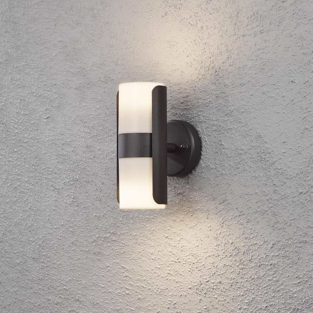 Harmonievolle Wandleuchte Modena mit doppeltem Lichtkegel aus Aluminium in schwarz und opalem Acrylglas, GU10 Fassung, IP54